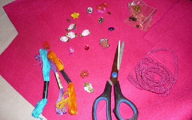 Decorare una cartelletta a decoupage