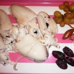 Seppie con uva e datteri