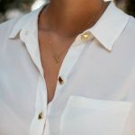 Camicia di seta con le borchie