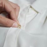 Chiudete le alette sul bottone e premete leggermente.