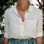 Ecco, la camicia di seta con le borchie completata.