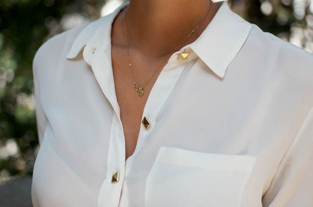 Camicia di seta con le borchie