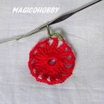 Palline natalizie decorate all’uncinetto