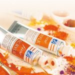 Maschere di Carnevale con piatti di carta