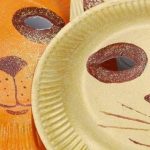 Maschere di Carnevale con piatti di carta