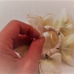 Come creare una decorazione floreale per i porta candele