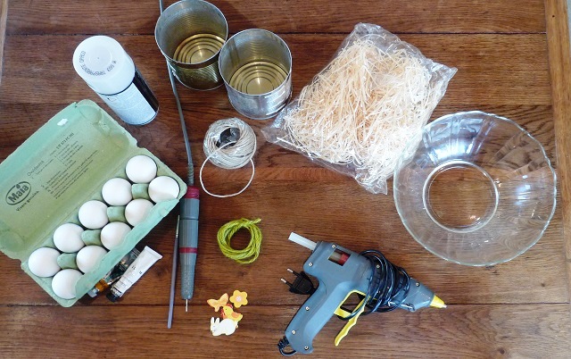 Come creare una decorazione floreale per i porta candele