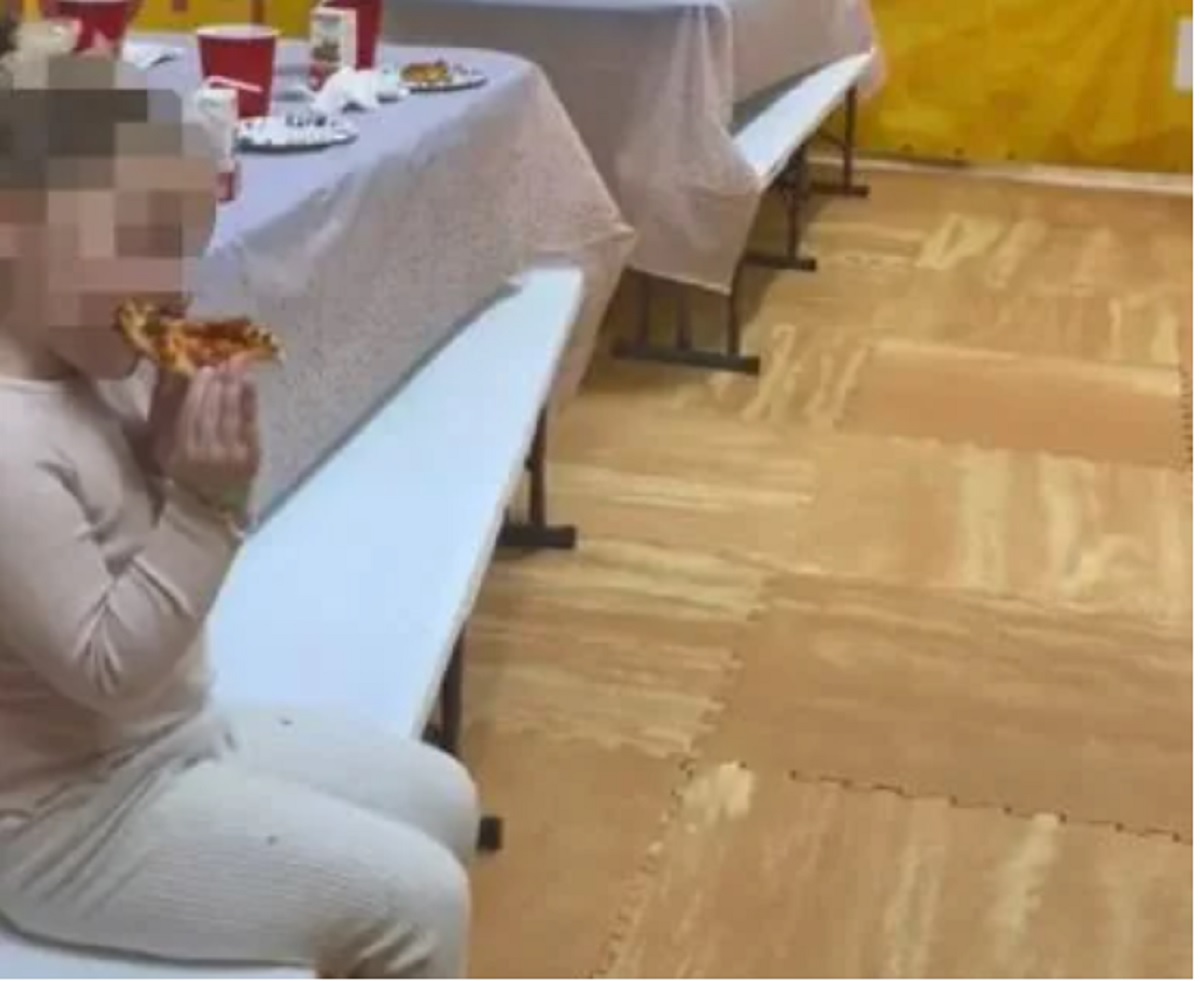 Mangia la pizza sola