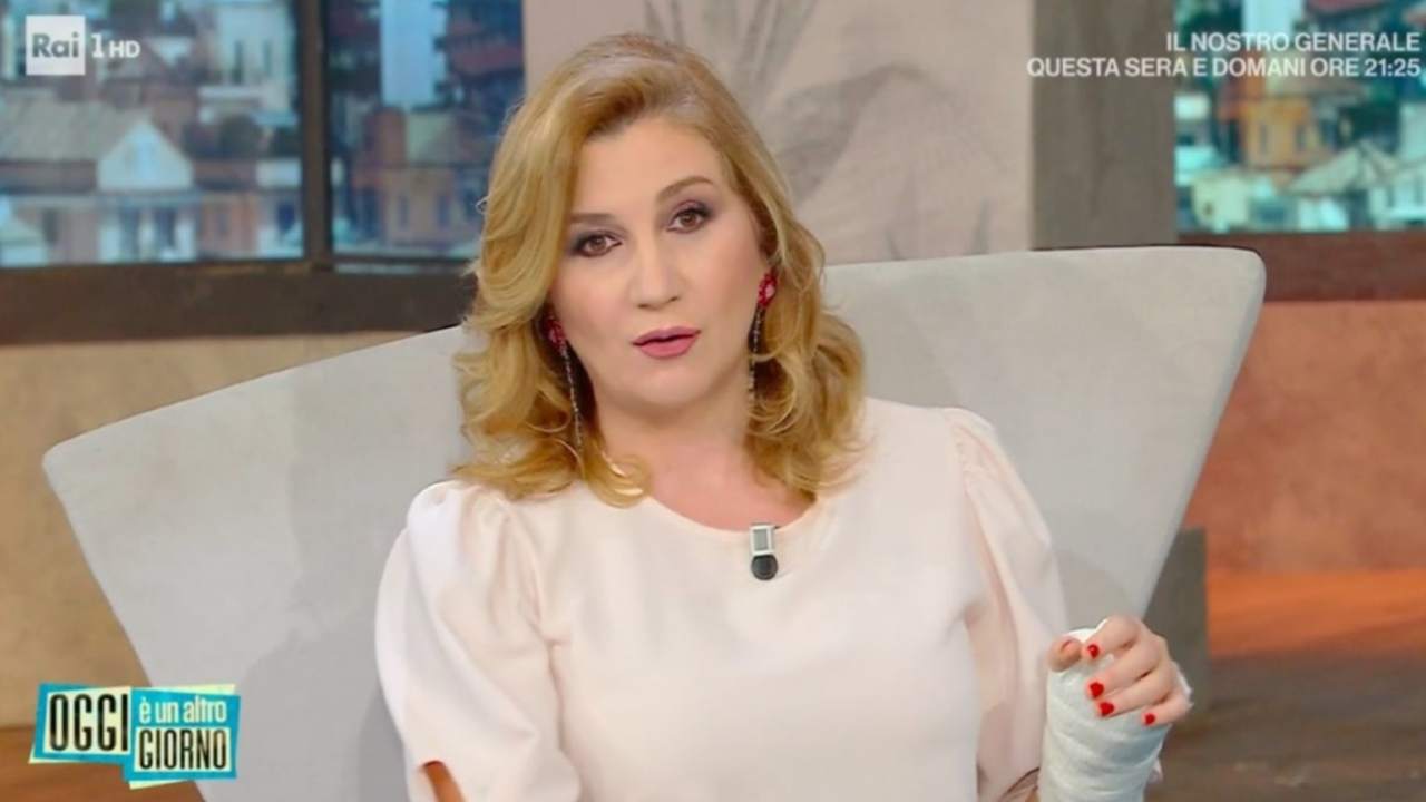 Serena Bortone ingessata