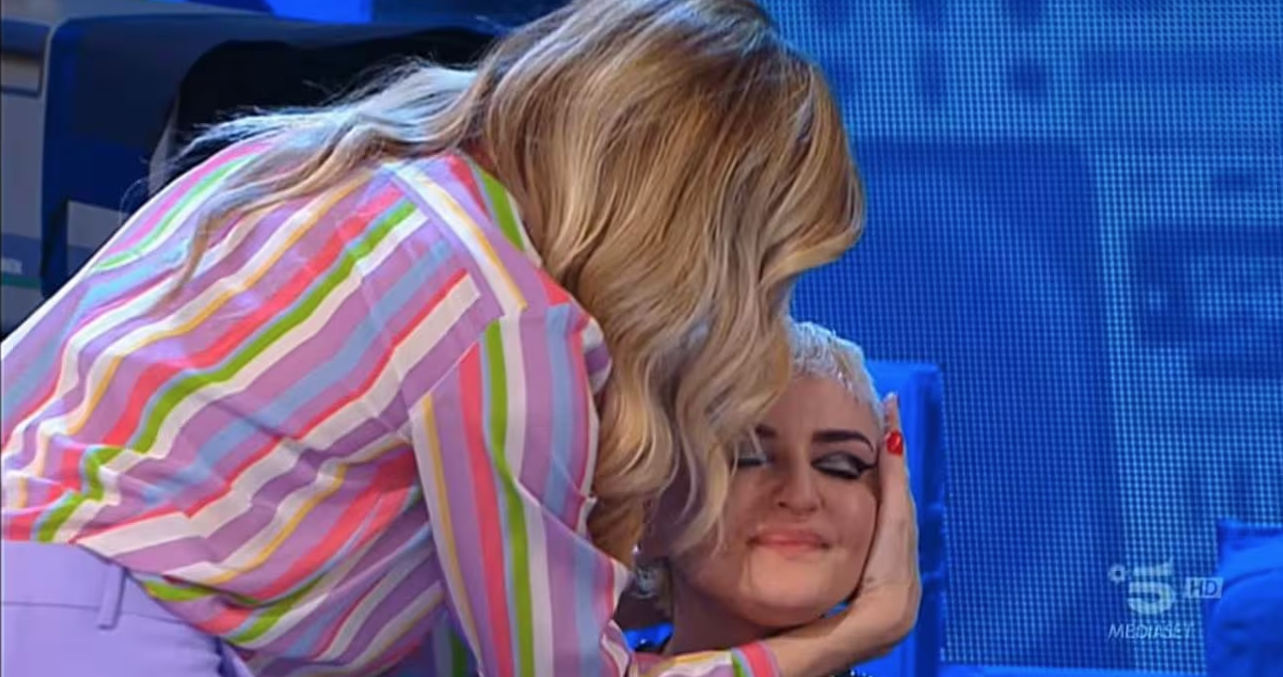 Arisa ad Amici si sfoga.