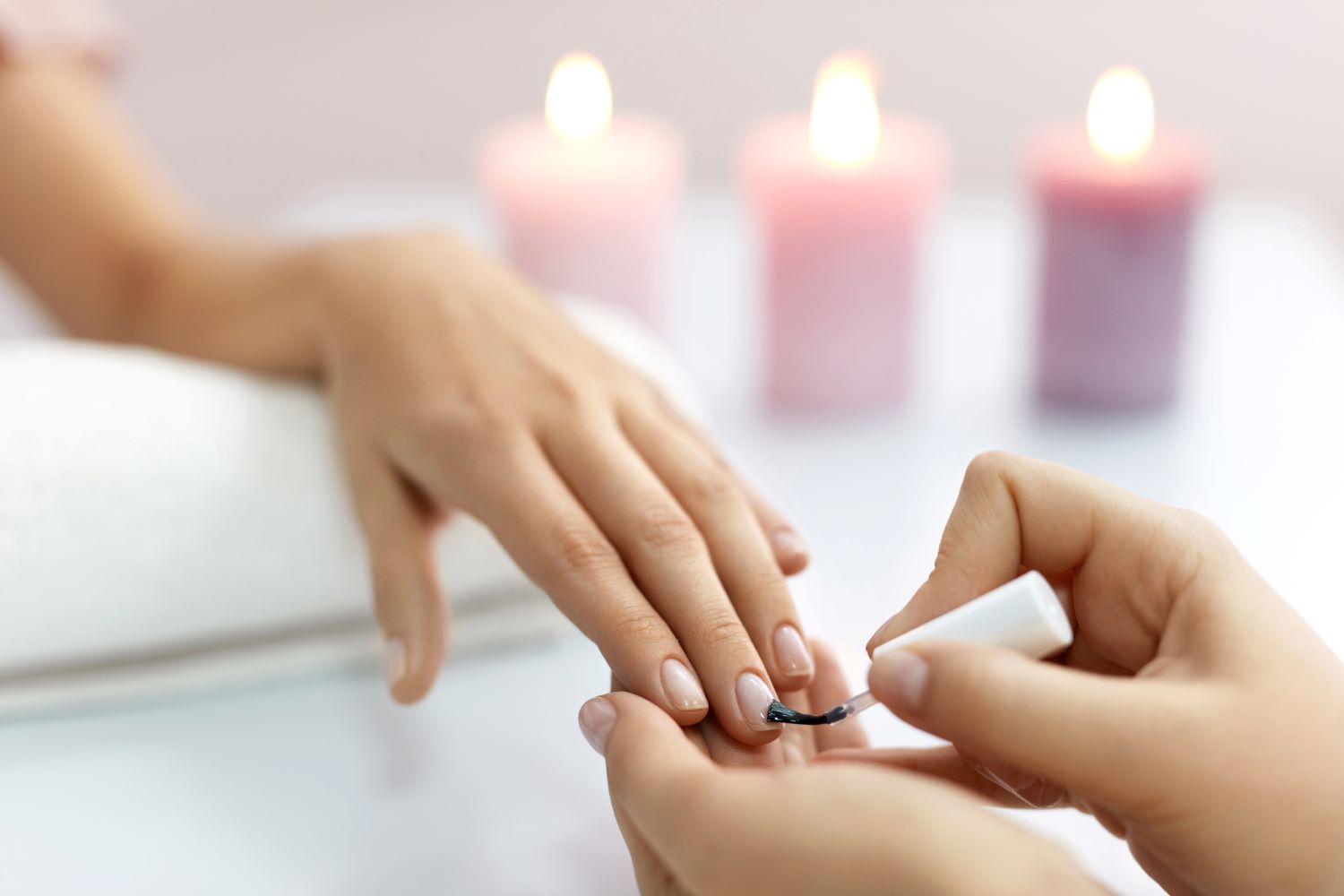 L'American Manicure è la nuova French: come avere il nail look del momento