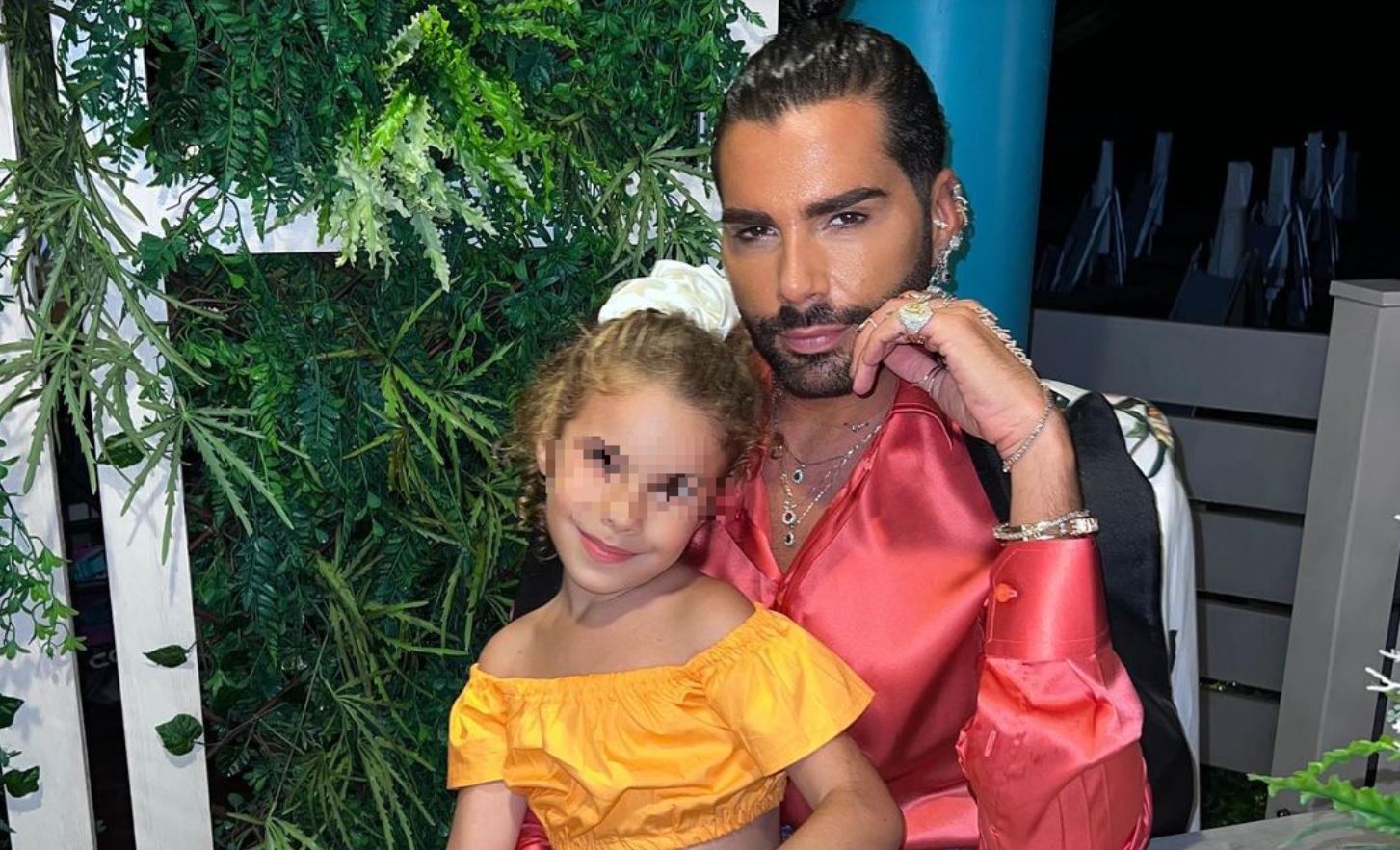 Federico Fashion Style sotto casa dell'ex: "Vado a prendere mia figlia, non trovo nessuno", e va dai carabinieri