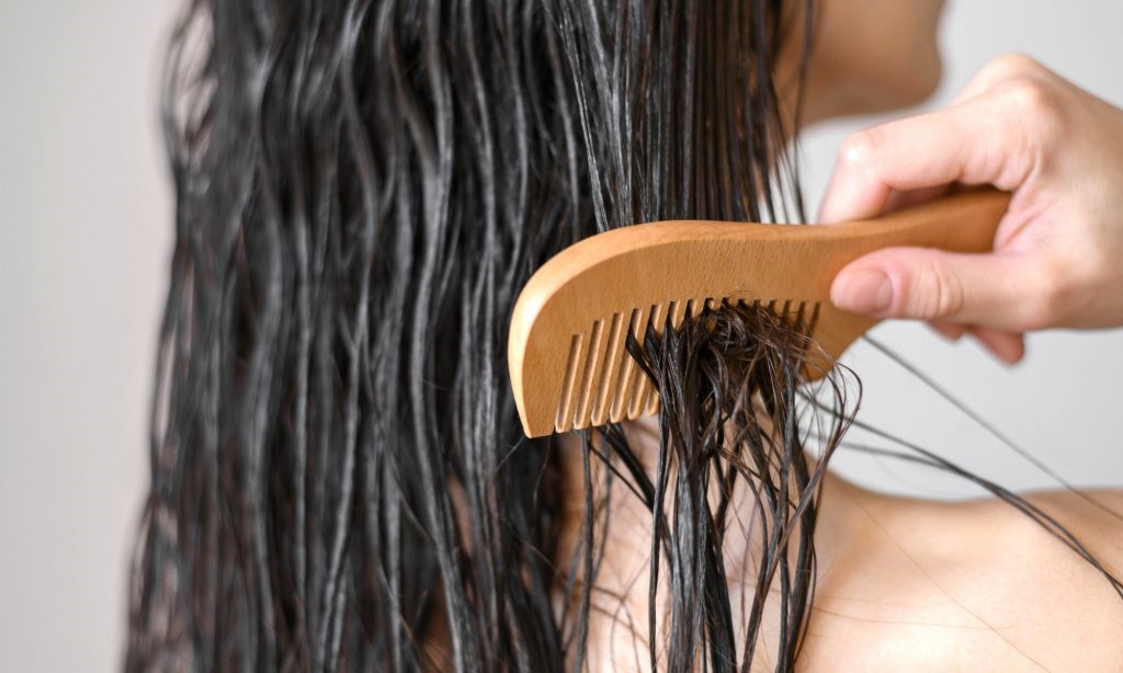 Olio di cocco per capelli: tutti i benefici da sapere