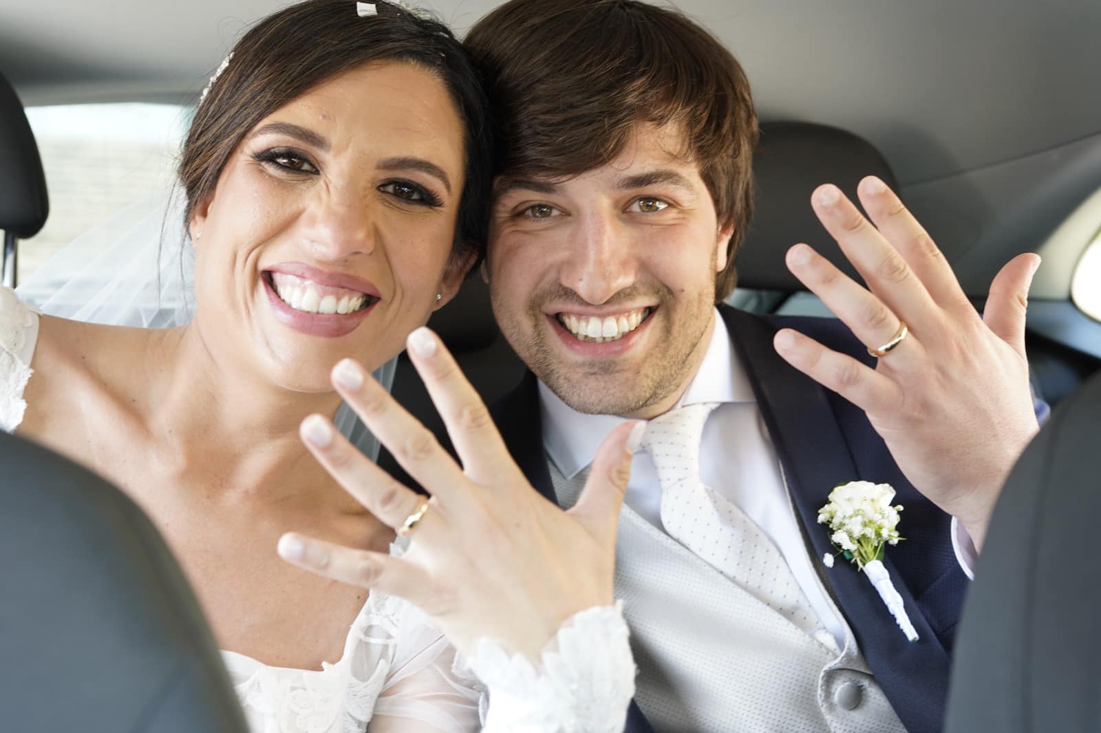 La sindaca e il suo vice si sposano, lui lascia l'incarico: "Decisione doverosa e opportuna"