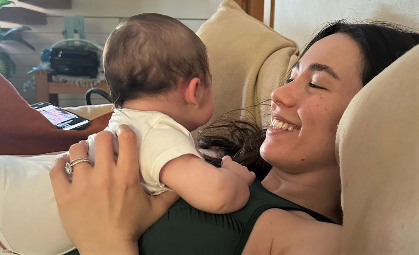 Aurora Ramazzotti si regala dei nuovi tatuaggi: la dedica per il figlio Cesare e la frecciata agli haters