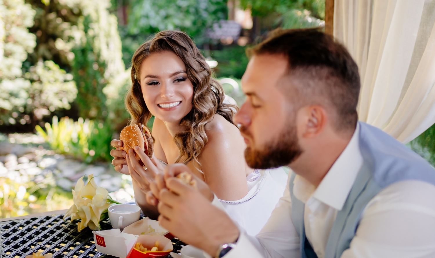 Sposi scelgono il McDonald's al posto del catering: "Sapevamo sarebbe piaciuto a tutti"