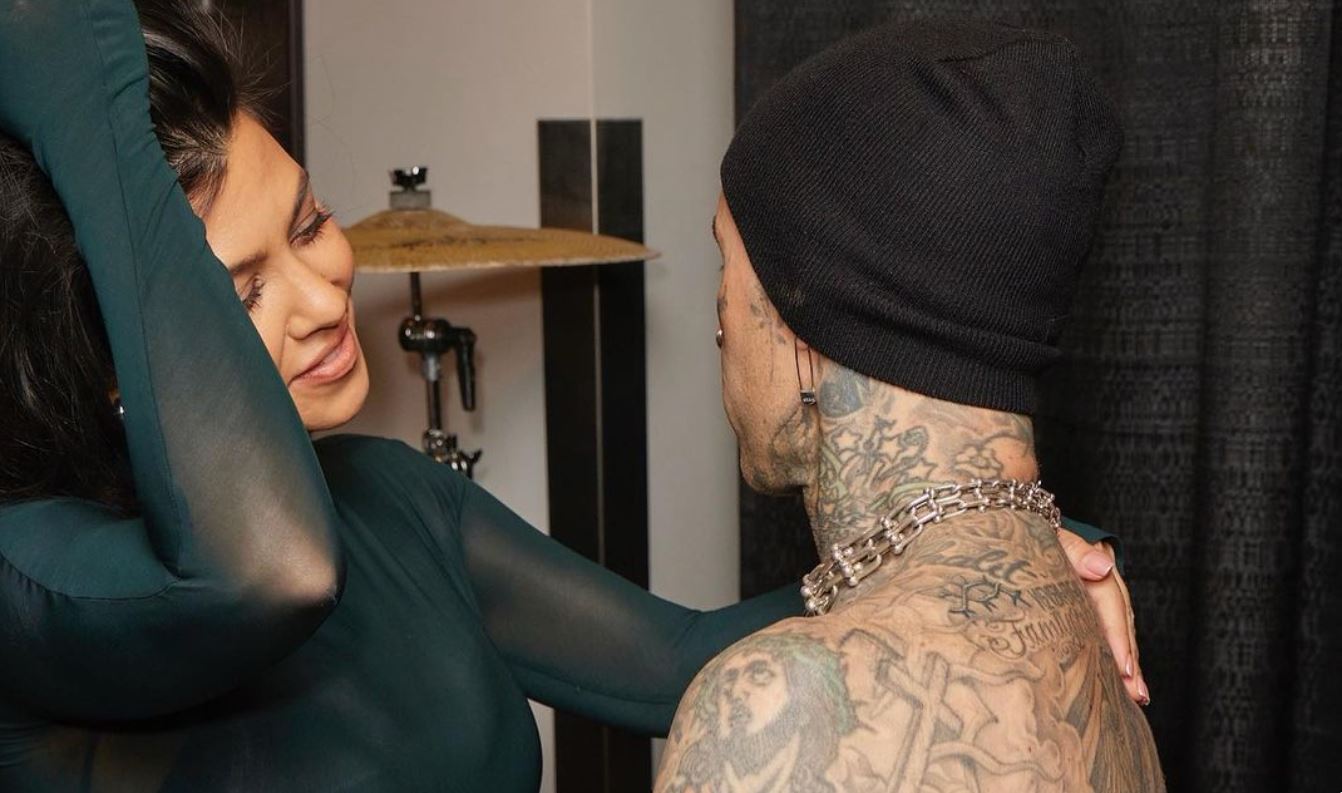 Kourtney Kardashian è incinta: ecco come ha dato l'annuncio al marito Travis Barker