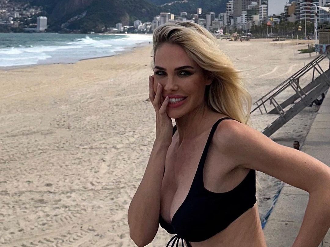 Ilary Blasi in Brasile