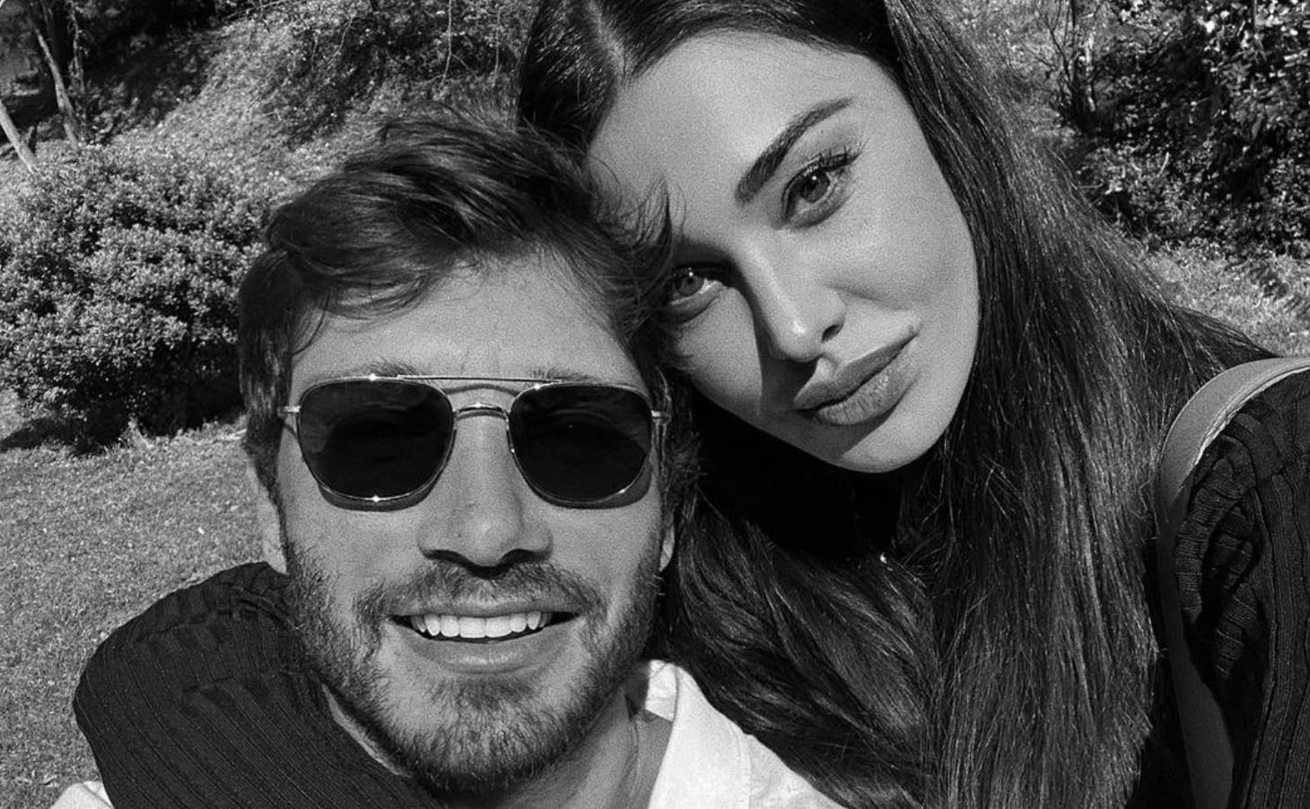 Lui toglie la fede, lei cancella la foto insieme: che succede tra Belen Rodriguez e Stefano De Martino?