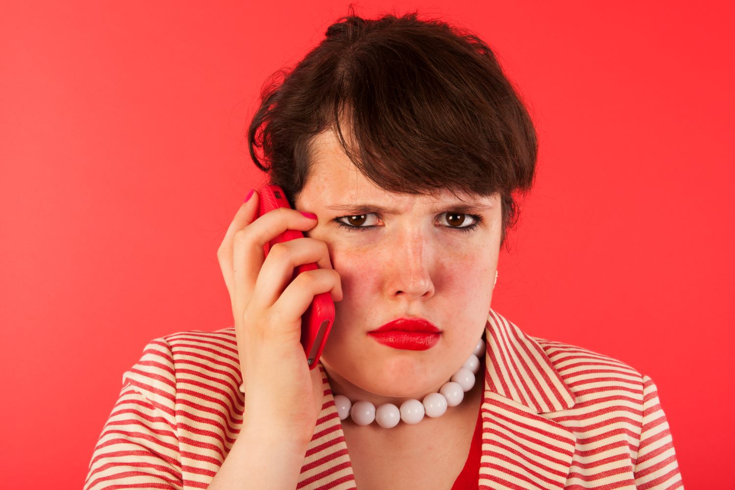 Tempesta di telefonate il marito che guarda la partita con gli amici: condannata per molestie