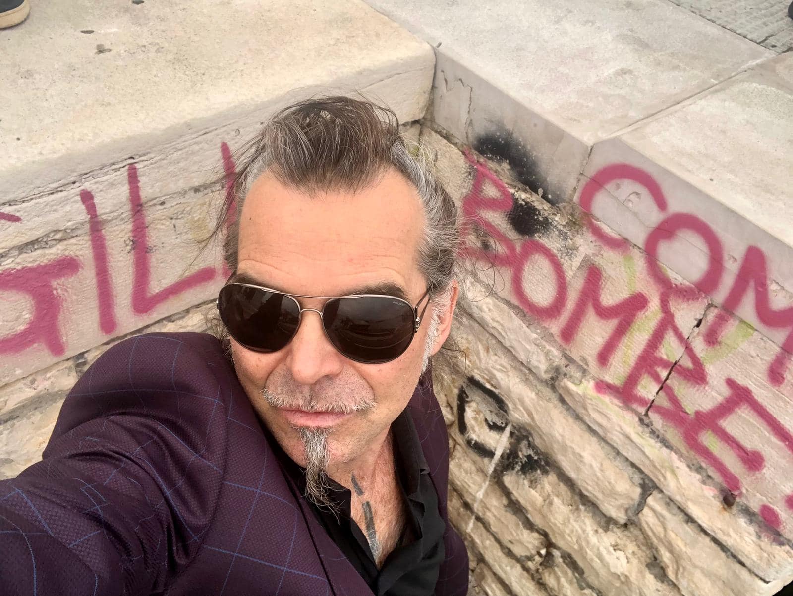 Problemi di salute per Piero Pelù: "Non avrei mai voluto farvi questa comunicazione". Cos'è successo?