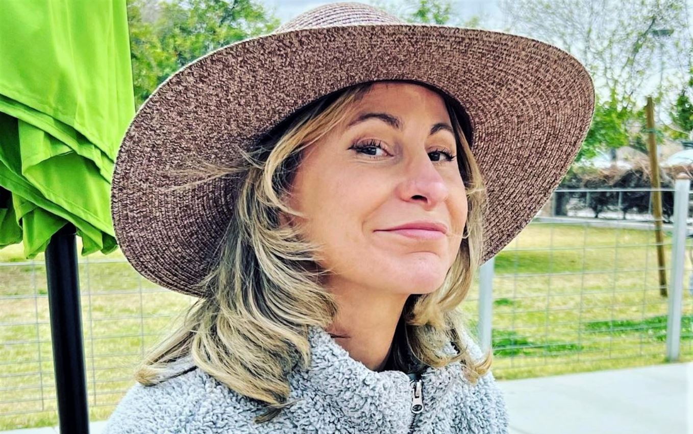 Vende la sua casa per fare un lifting: "Ora vivo in un furgone, ma dimostro 20 anni di meno"