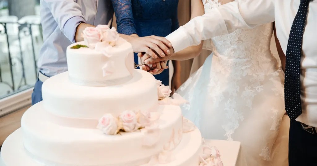 Sposo-torta-in-faccia