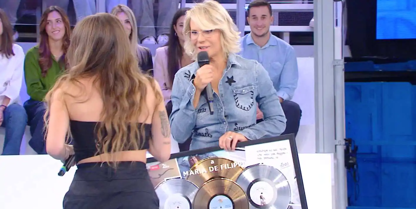 Angelina-Mango-dona-i-suoi-Dis