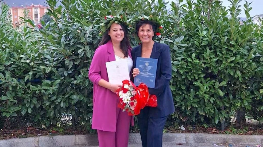Festa doppia all'Università: mamma e figlia si laureano nello stesso giorno