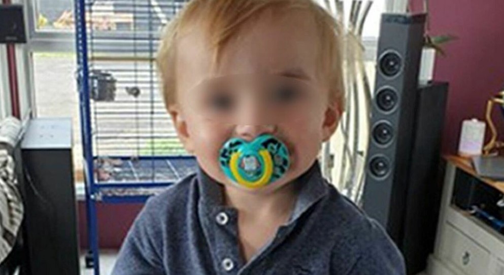 bambino morto ossa rosse