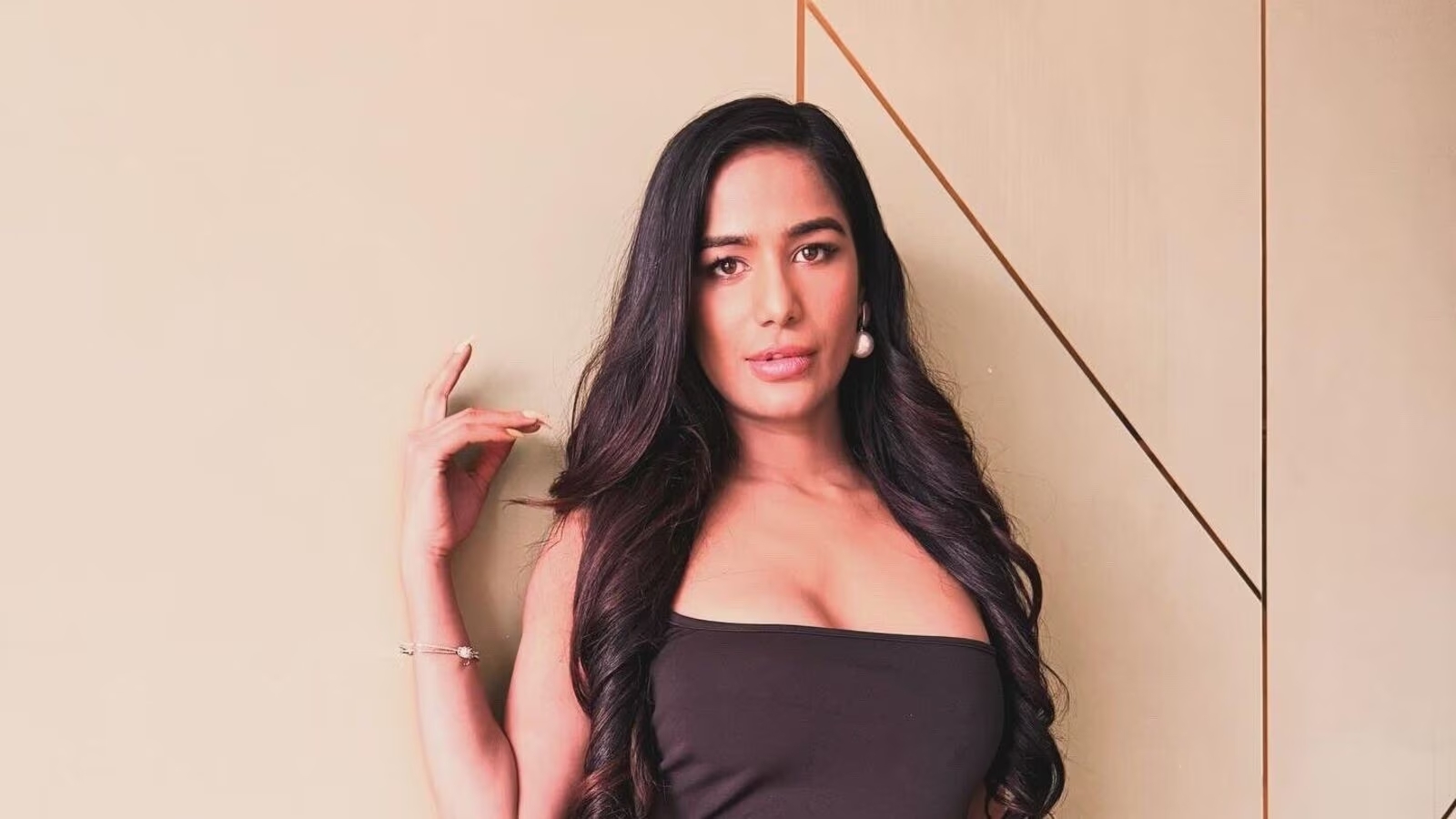 Poonam_Pandey_1706870116600_1706944284057