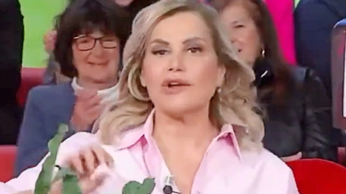 Simona Ventura con la paresi facciale.