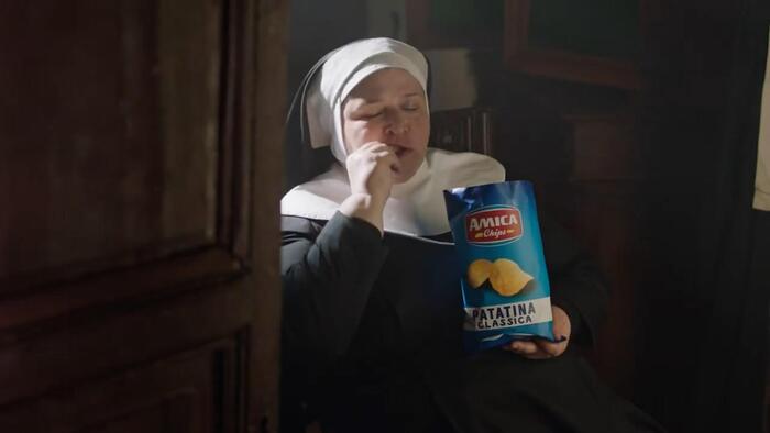 ++ Patatine al posto dell'ostia, arriva lo stop alla spot ++