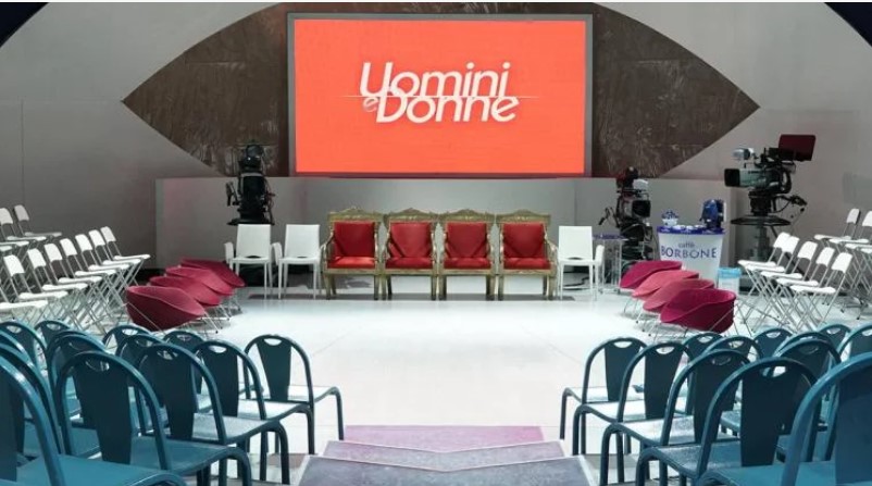 influencer ex Uomini e donne chiede soldi