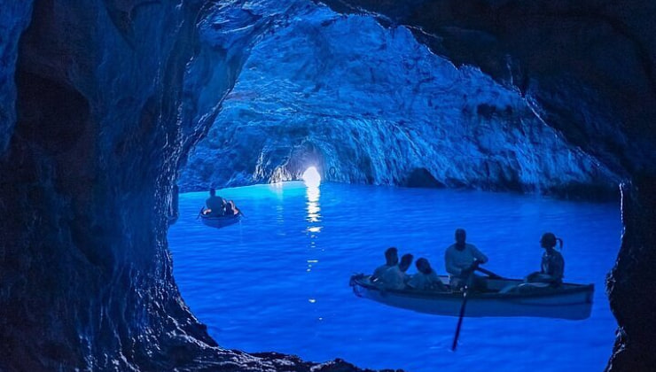 Grotta azzurra all'interno - www.tripadvisor.com