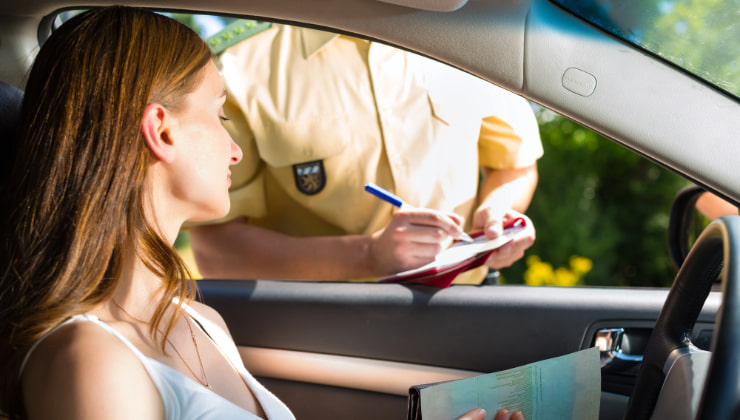 Whatsapp guida auto multa cellulare_Donnaclick