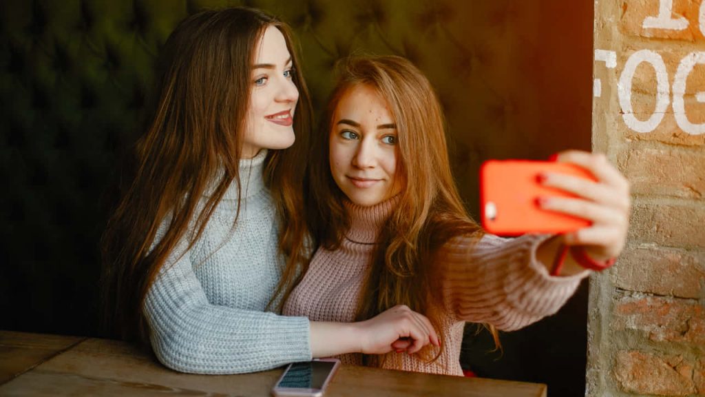 Social vietati ban minori_Donnaclick