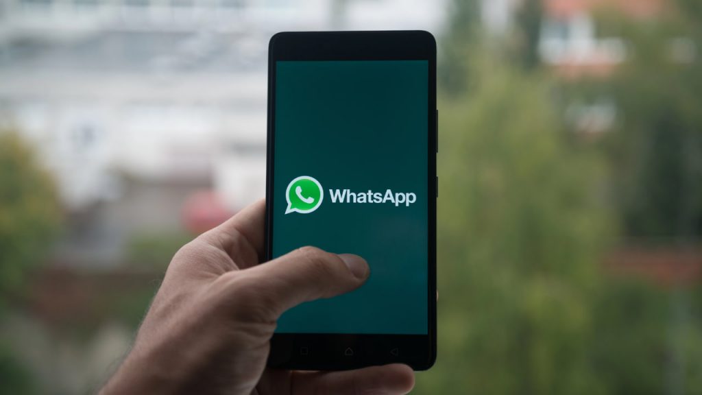 Spiare messaggi Whatsapp reato_Donnaclick