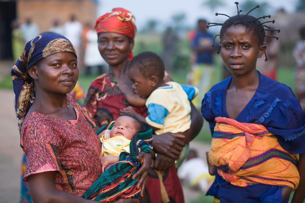 RDC, Repubblica democratica del Congo. Missione dell'UNICEF contro il tetano nel settembre 2008. Persone in attesa nella linea di vaccinazione . — Foto di Lekhra
