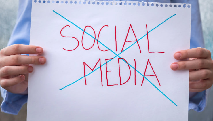 Social vietati ban minori_Donnaclick