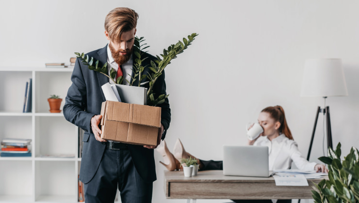 Lavoratore licenziato pause bagno lunghe_Donnaclick