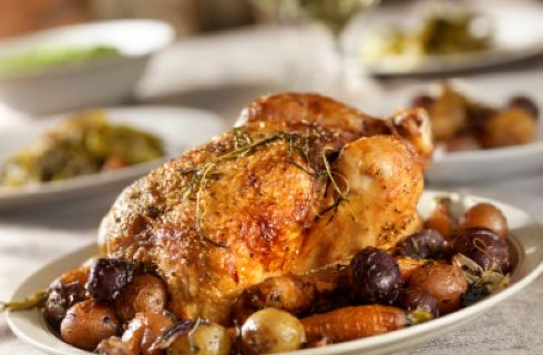 Ricetta pollo al forno con le patate e le erbe aromatiche - Donnaclick